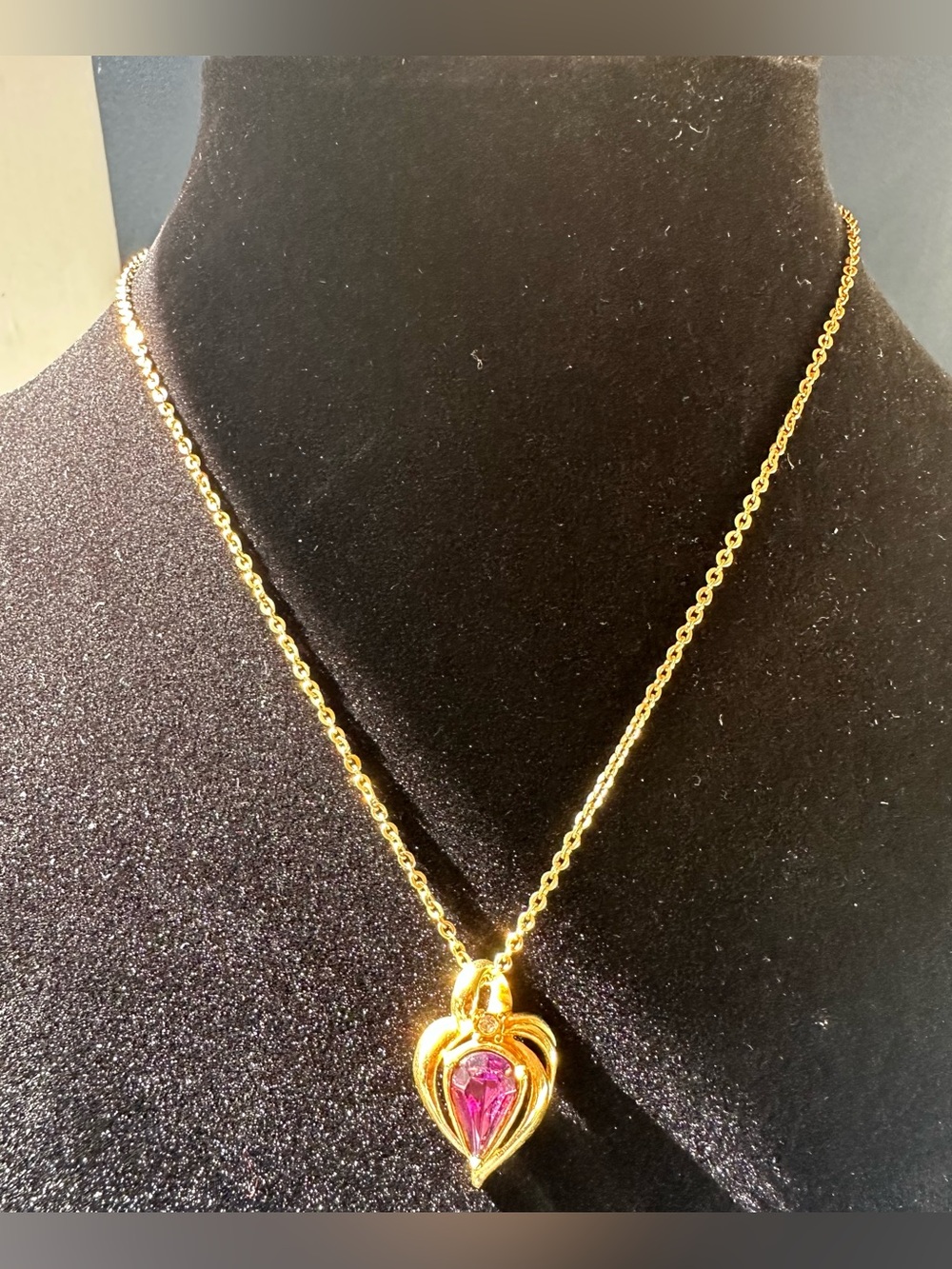 AVON Purple Gem Golden Heart Pendant Gold Thin Paper Clip Chain Necklace